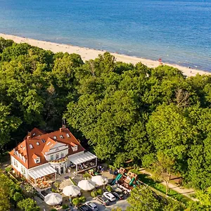 Dworek Admiral Bed & Breakfast